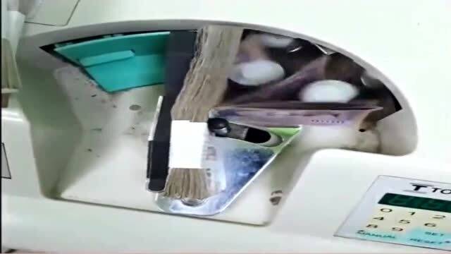外国的点钞机,还没我手点的快,设计师这是在侮辱我的智商吗